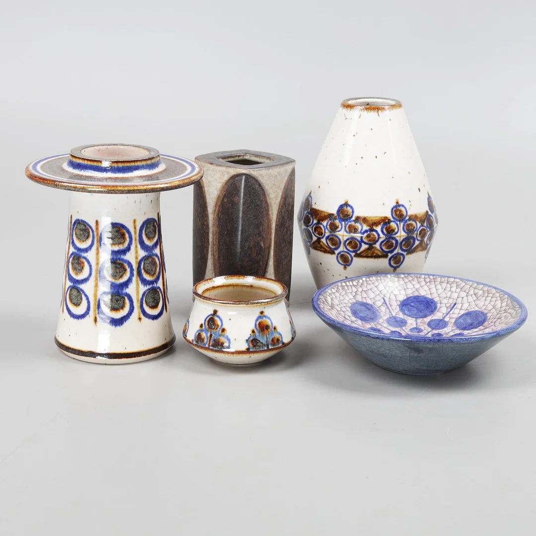 MARIANNE STARCK. Keramikföremål, 5 delar, Michael Andersen & søn, Bornholm, Danmark. — European — Växjö Auktionskammare
