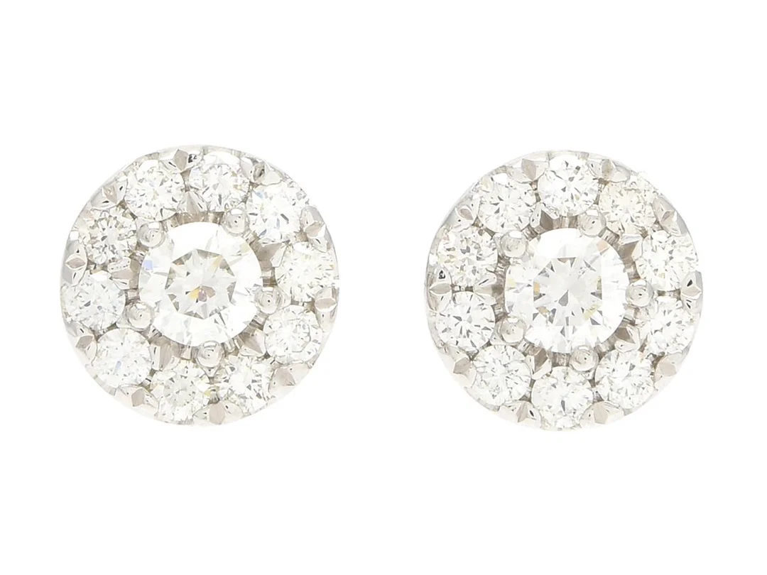 ÖRHÄNGEN, 18K vitguld, 22 briljantslipade diamanter ca 0,42 ctv, ca TW-W/VVS-VS, stift, vikt 1,9 g. — Smycken/Örhängen — Kaplans
