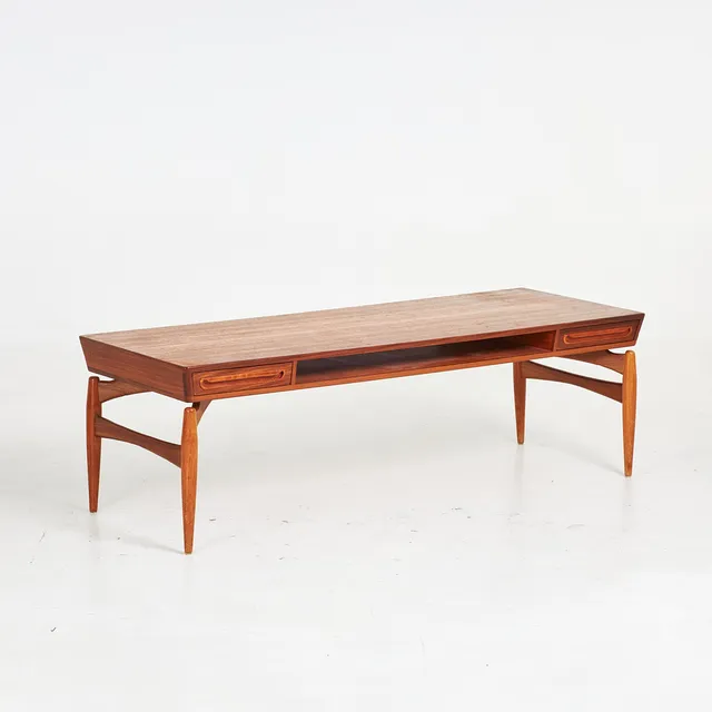 JOHANNES ANDERSEN. Soffbord, Trensum, Danmark, teak, 1960-tal, två draglådor i sargen, tidningshylla.
