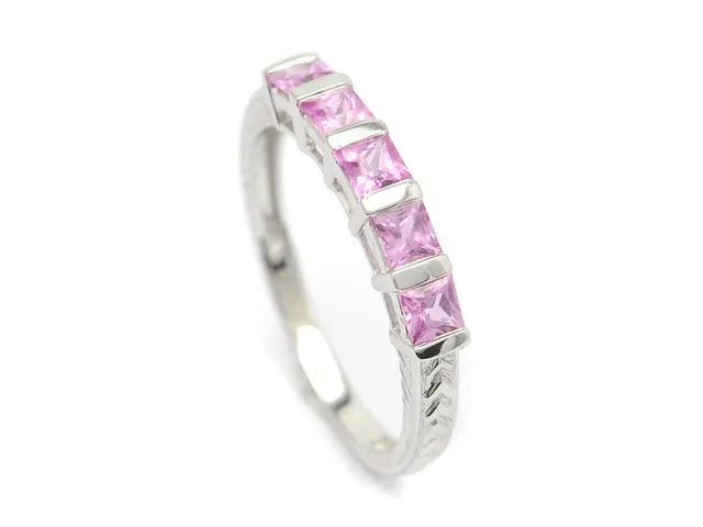 RING, 14K vitguld, 5 prinsesslipade rosa safirer ca 0,50 ctv, stl 17 mm, vikt 1,8 g