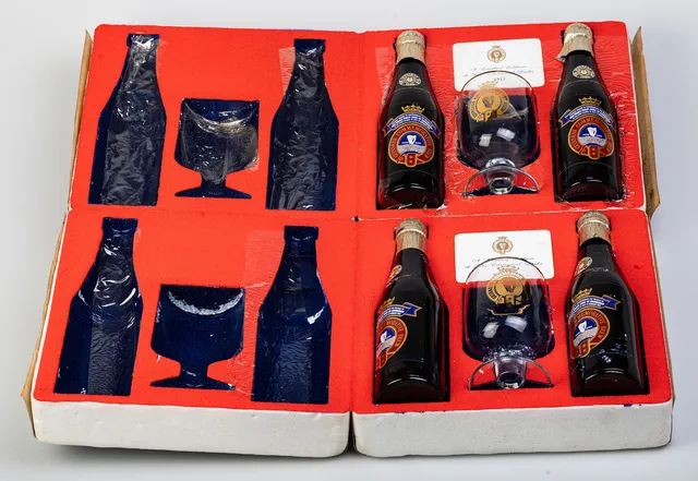 TWO SETS OF GUINNESS BOTTLES AND GLASSES.