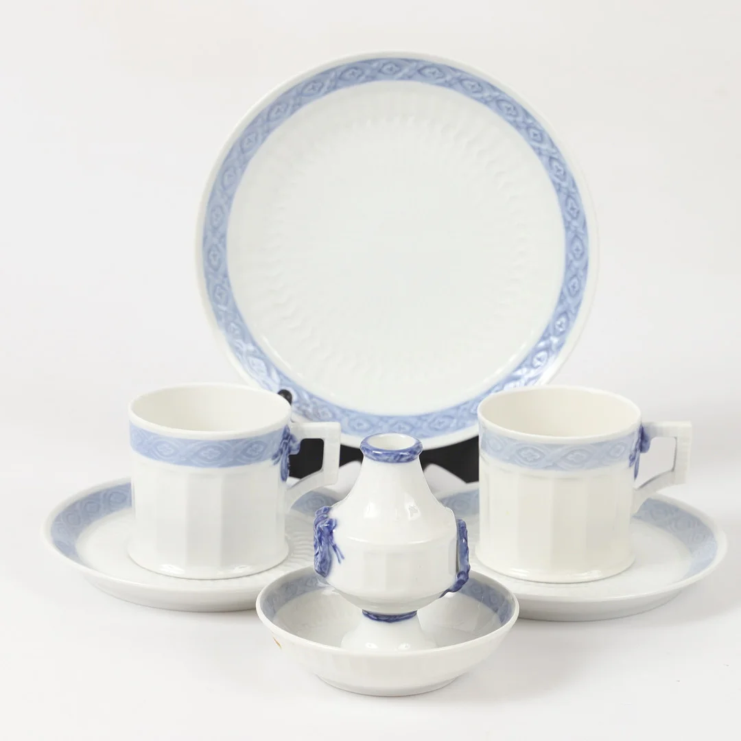 ARNOLD KROGH. Kaffeservis, 38 delar, "Vifte", Royal Copenhagen, Danmark. — Tableware — Helsingborgs Auktionskammare