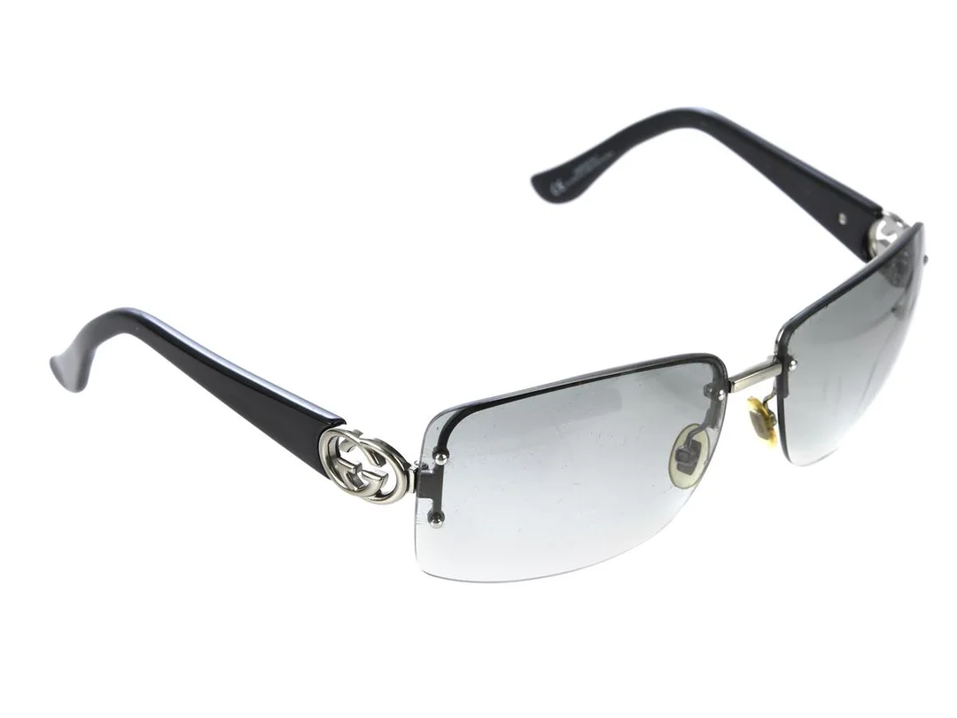 SOLGLASÖGON, GUCCI, 2804//F/S, 6LBVJ, 62 14, svarta bågar, bruna glas, kartong. — Accessoarer/Solglasögon — Kaplans