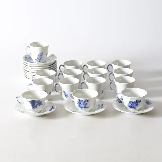 KAFFE- & MOCCAKOPPAR, 15 st, porslin, "Blå Blomster", Royal Copenhagen, Danmark.
