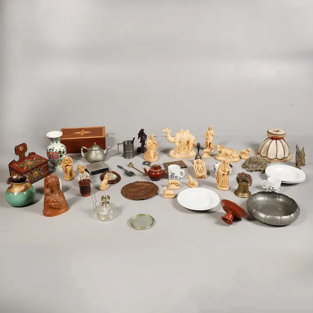 A COLLECTION OF WORKS OF ART (QTY).
