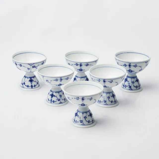 ROYAL COPENHAGEN, 6 st, skål på fot, Musselmalet, Danmark.
