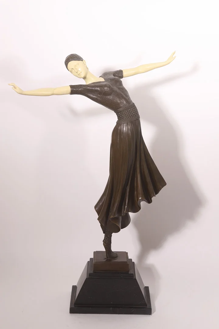 FIGURA DE BAILARINA "SPANISH DANCER", bronce y resina. — Sculptures & Bronzes — Barcelona Auctions