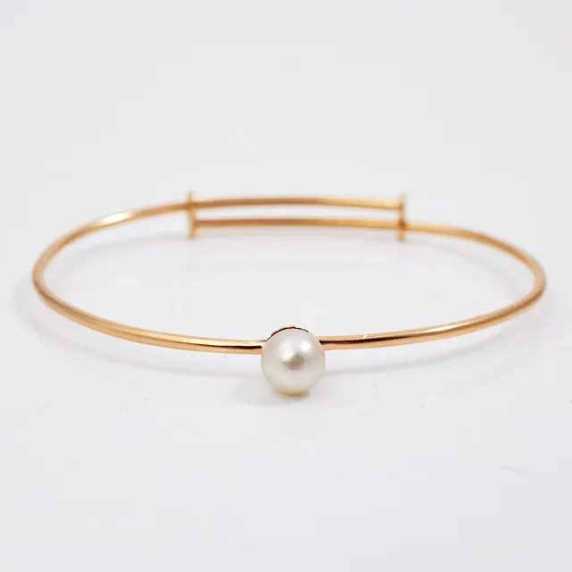 ARMBAND, s.k stel armring, 18 k guld med odlad pärla, Nygård & Son Chr, Linköping, 1941.