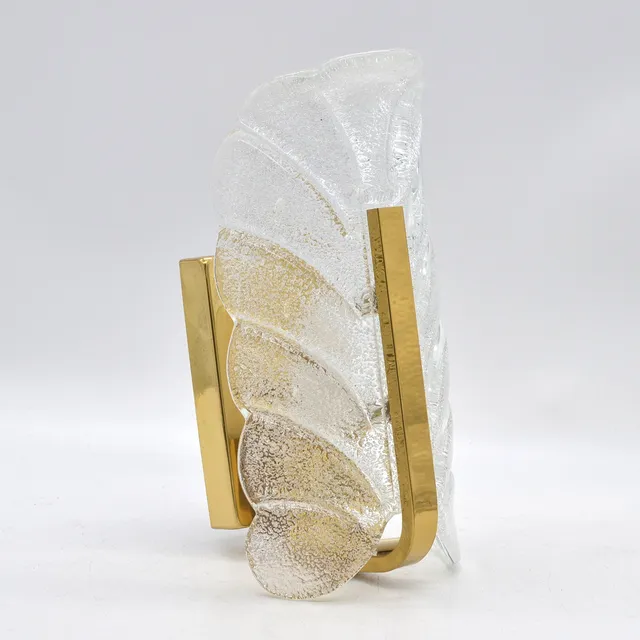 CARL FAGERLUND. DESIGNER-WANDLEUCHTE, FÜR JOSEPH BRUMBERG (SUNDERN), GLAS / VERGOLDETER MESSING, ZIEHSCHALTER, UM 1960ER JAHRE.