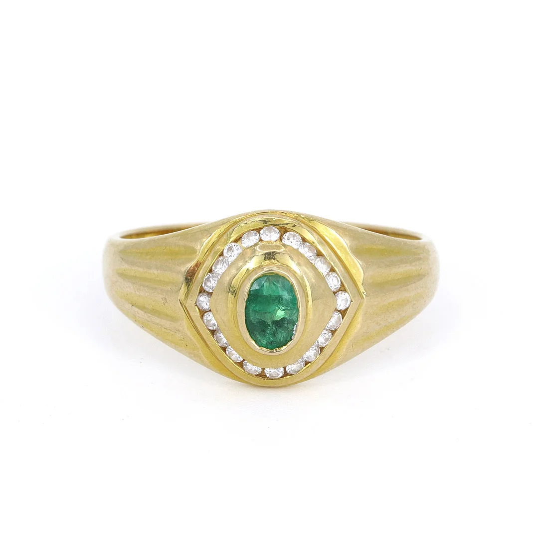 18CT GOLD DIAMOND AND EMERALD RING. — Rings — Chalkwell Auctions