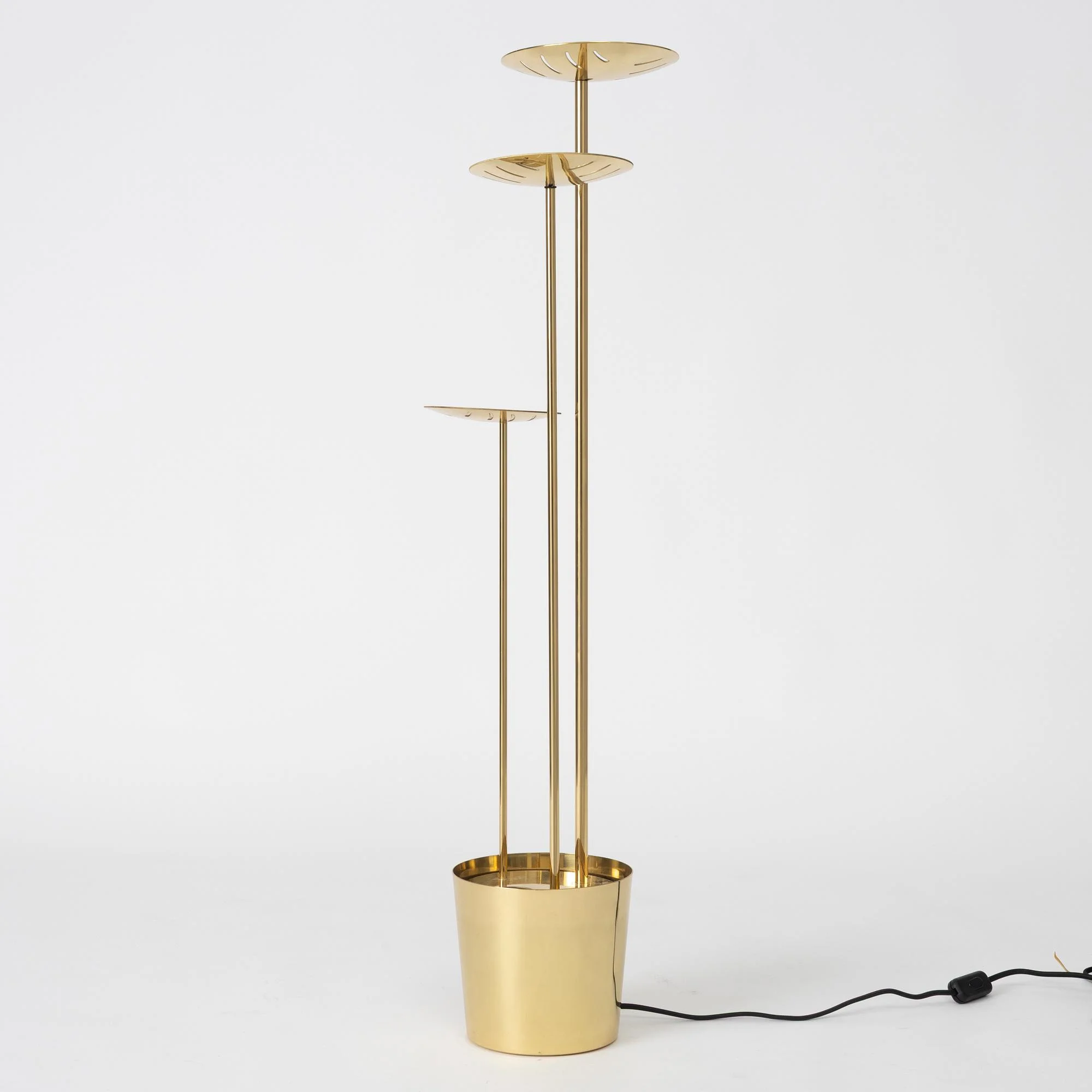Harri Koskinen, golvlampa "Shadow 3", Firma Svenskt Tenn. — Design/Belysning — Bukowskis
