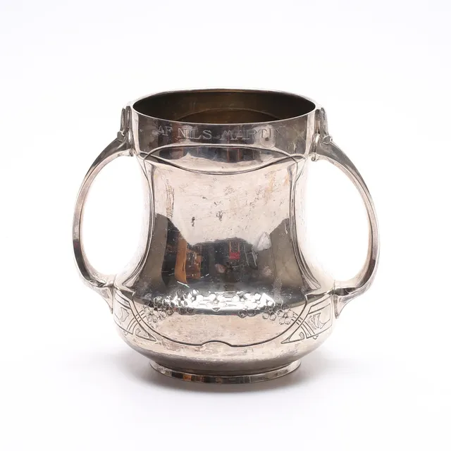 CHAMPAGNEKYLARE, silver, CG Hallberg, Stockholm 1903, vikt ca. 1489,7 gram.