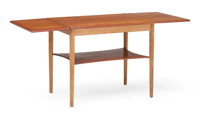 Coffee table with top, flaps and shelf in teak, frame in oak. Model 150. Designed 1951. Manufactured by Søborg Møbelfabrik. H. 59. L. 70/126. W. 51.