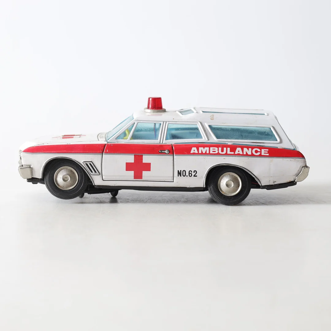 PLÅTBIL, litograferad plåt, 1966 Buick Superior Ambulance, Asakusa Toy, Japan, 1960-tal. — Model cars — Gomér & Andersson Nyköping