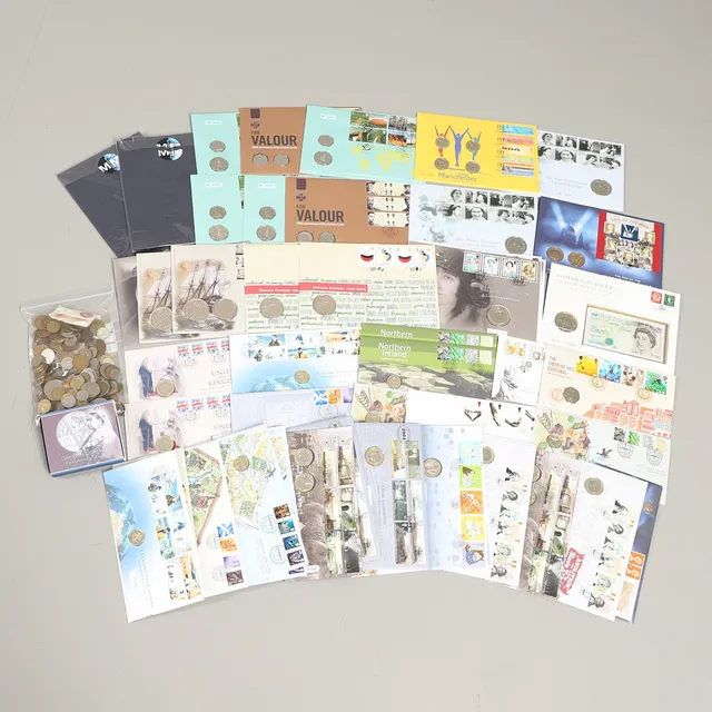 A COLLECTION OF ROYAL MINT RECENT PRESENTATION AND POSTAL ISSUES.