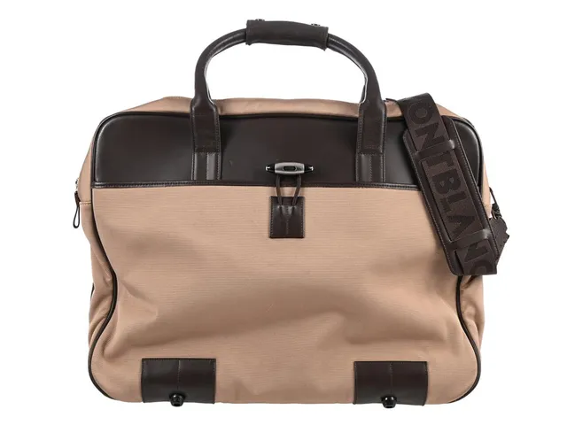 VÄSKA, MONT BLANC, beige nylon, brunt läder, silverfärgade beslag, 44x33x20 cm, avtagbar axelrem.