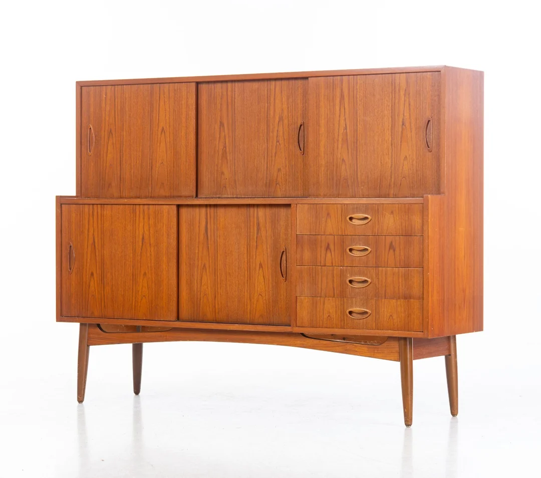 Danish furniture design. Teak sideboard, 1960s — Furniture/Cabinets, chests of drawers — Lauritz