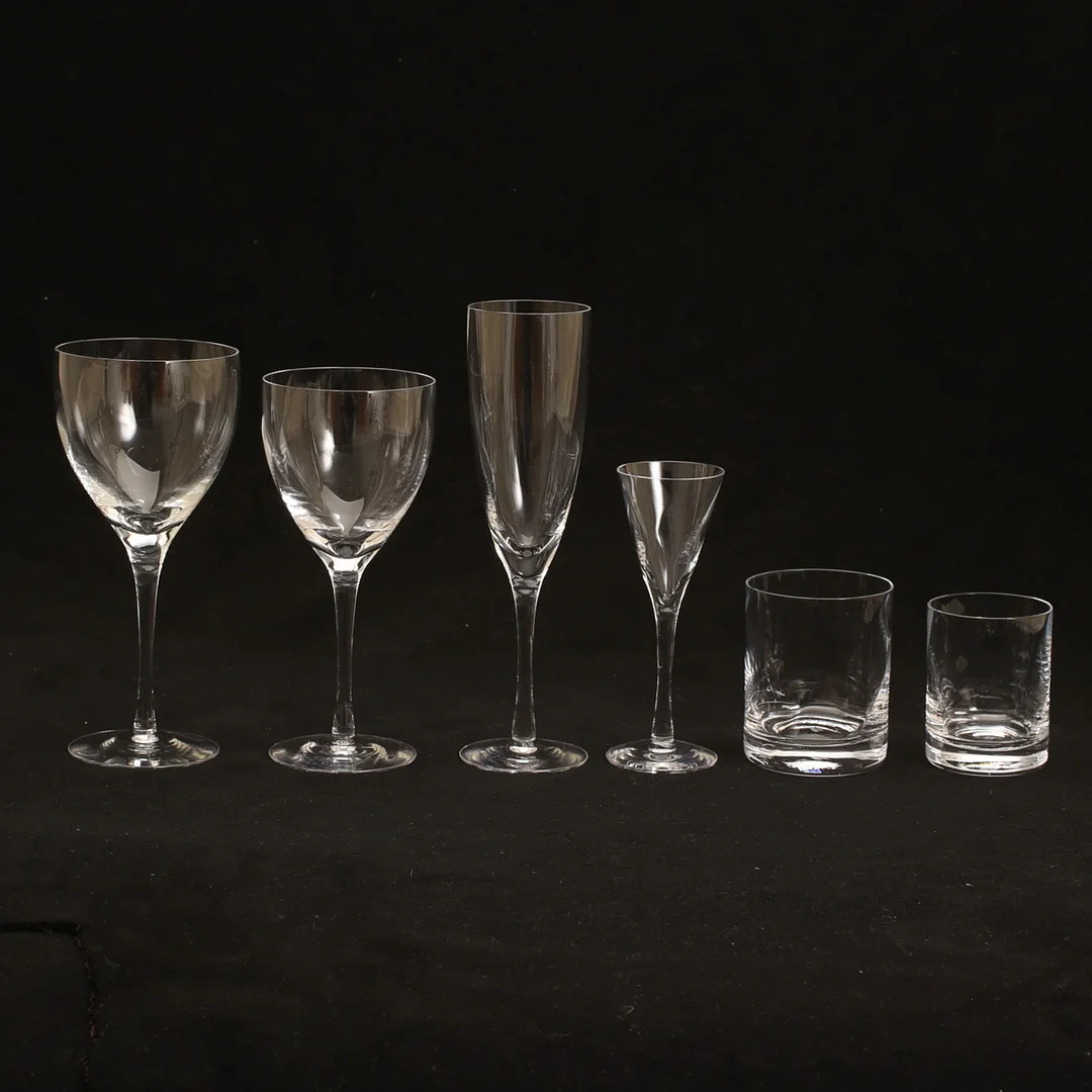 BERTIL VALLIEN. Glasservis, 74 delar, "Chateau", Kosta Boda. — Tableware — RA Auktionsverket Norrköping
