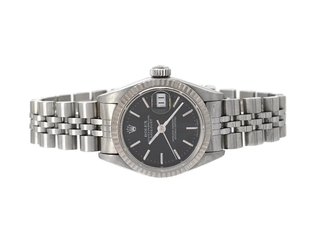 ROLEX, Oyster Perpetual, Datejust (Swiss Made), Chronometer, Ref nr. 69174, Serie nr. 9756413, Cal 2135, Verk nr. 0779494, Boett nr. 69000A, damur, 26 mm, stål/vitguld, automatisk, safirglas, datum, utbytt urtavla (Luminova), defekt (akut servicebehov), Jubileelänk, viklås, Ref nr. 62510D-I568, cert, november 1987, box, ytterkartong. — Klockor/Rolex — Kaplans