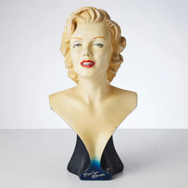 BYST, 1950/60-tal, plast, delvis bemålad, föreställande Marilyn Monroe.