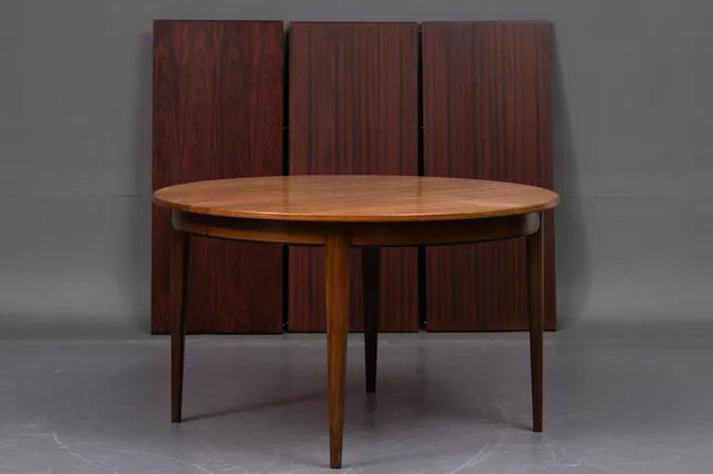 Gunni Omann for Omann Jun’s Møbelfabrik. Cirkulært spisebord af palisander med udtræk, model '55' (1+3)