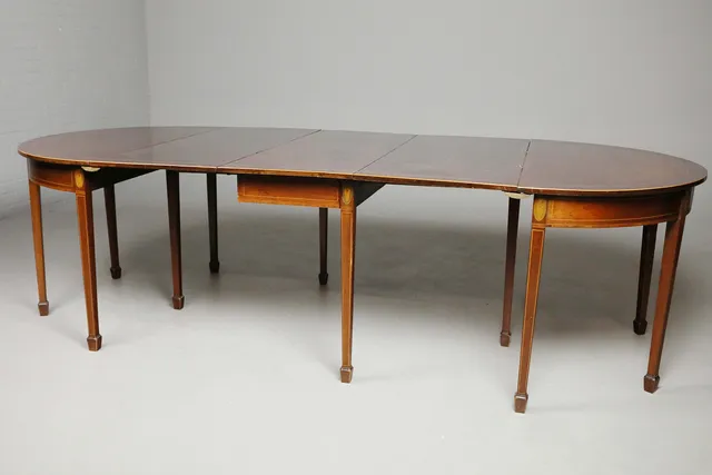 GEORGE III MAHOGANY DINING TABLE.