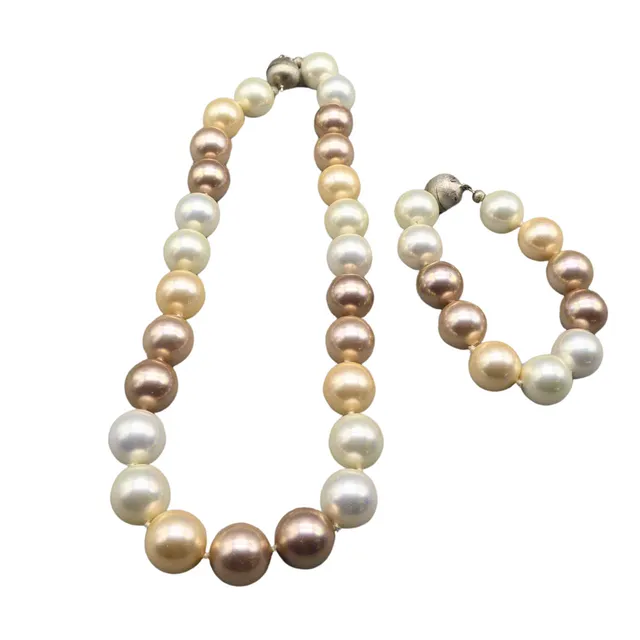 3-FARBIGES PERLEN -SET, HALSKETTE MIT PASSENDEM ARMBAND.