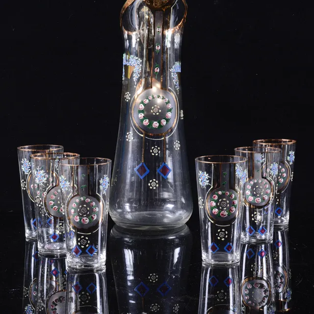 KARAFF SAMT GLAS, 7-delar, bemålade, tidigt 1900-tal.