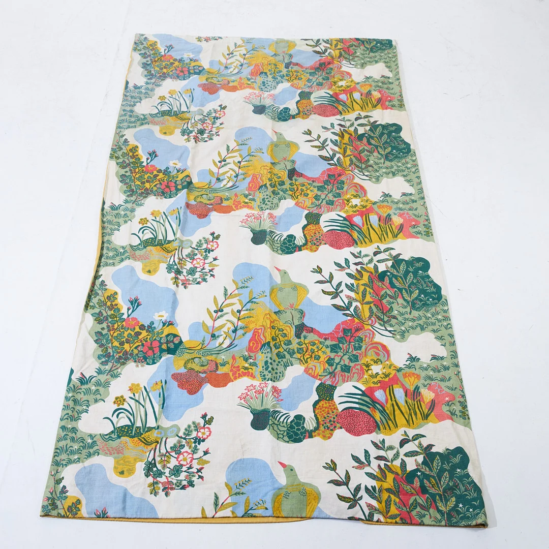 JOSEF FRANK. "Anakreon", gardinvåd, Firma Svenskt Tenn, linne, fodrad. — Textiles — Stockholms Auktionsverk Magasin 5