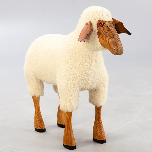 HANS-PETER KRAFFT (GEB.1947). für Meier, Figur / Hocker, Schaf, Kiefer, Leder, Schafswolle, 1970er Jahre, Deutschland.