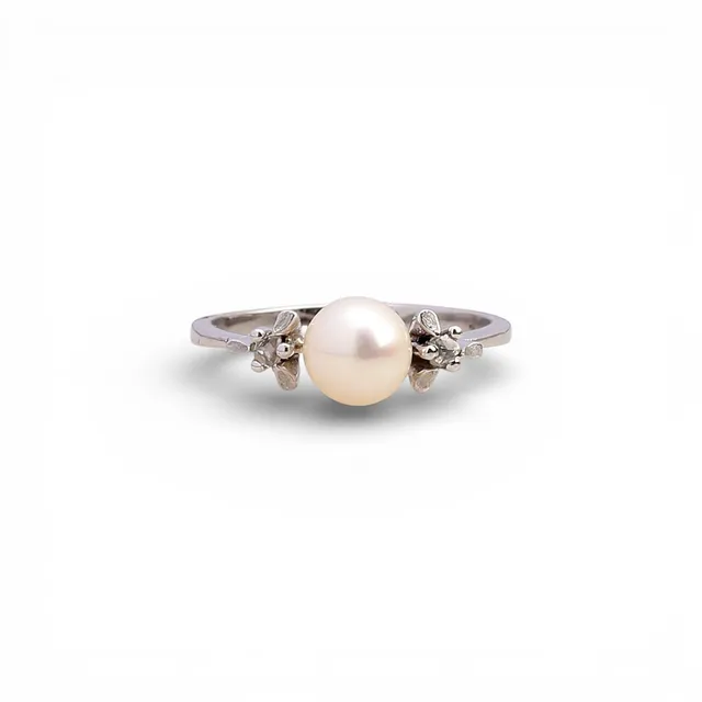 Pearl and diamond triplet ring.