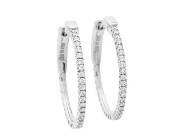 ÖRRINGAR, 18K vitguld, 40 briljantslipade diamanter ca 0,35 ctv, ca TW-W/VVS-VS, stift, diameter 25 mm, vikt 6,2 g.
