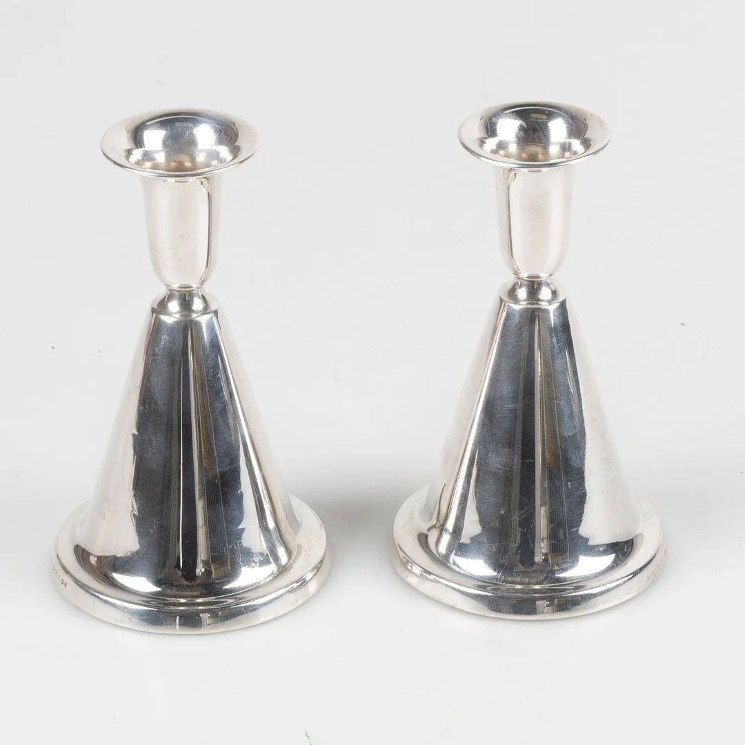 THORVALD MARTHINSEN. Norge, Ljusstakar, 1 par, silver, modelmönster 431 A "Klokke". — Silver — Stockholms Auktionsverk Helsingborg