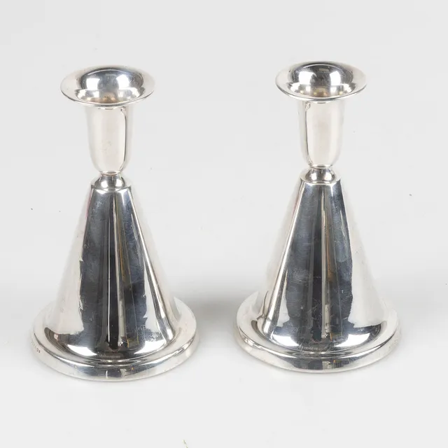 THORVALD MARTHINSEN. Norge, Ljusstakar, 1 par, silver, modelmönster 431 A "Klokke".