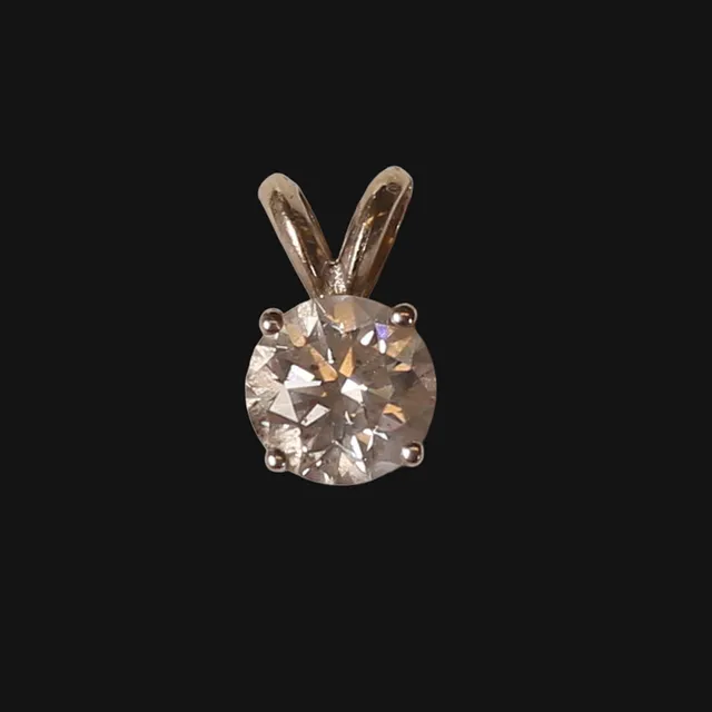 HÄNGE 18K GULD MED DIAMANT 1,07 CT. Certifikat från AIG medföljer.