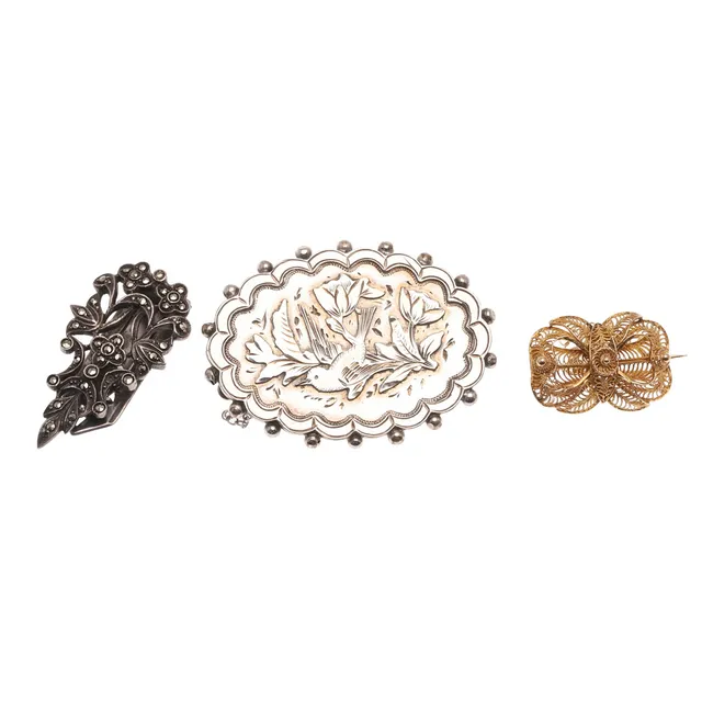 THREE ANTIQUE BROOCHES.