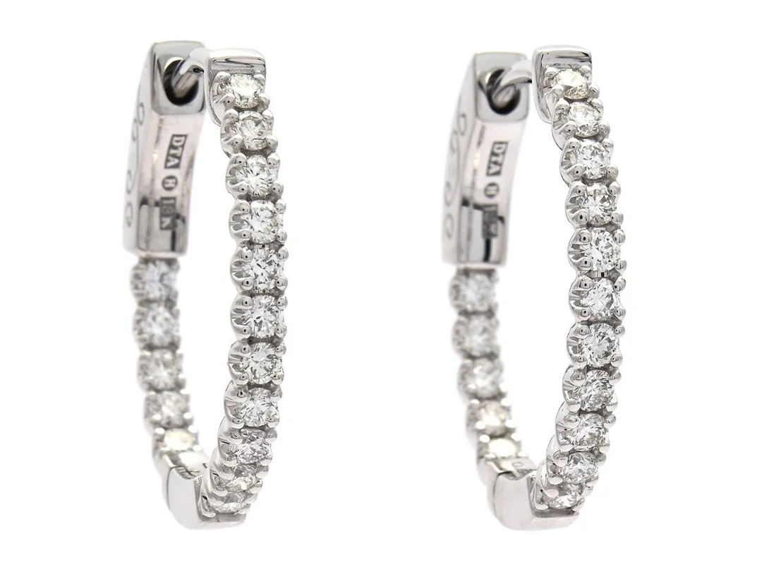 ÖRRINGAR, 18K vitguld, ovala, 32 briljantslipade diamanter ca 0,62 ctv, ca TW-W/VS, stift, höjd 19,0 mm, vikt 4,1 g. — Smycken/Örringar — Kaplans
