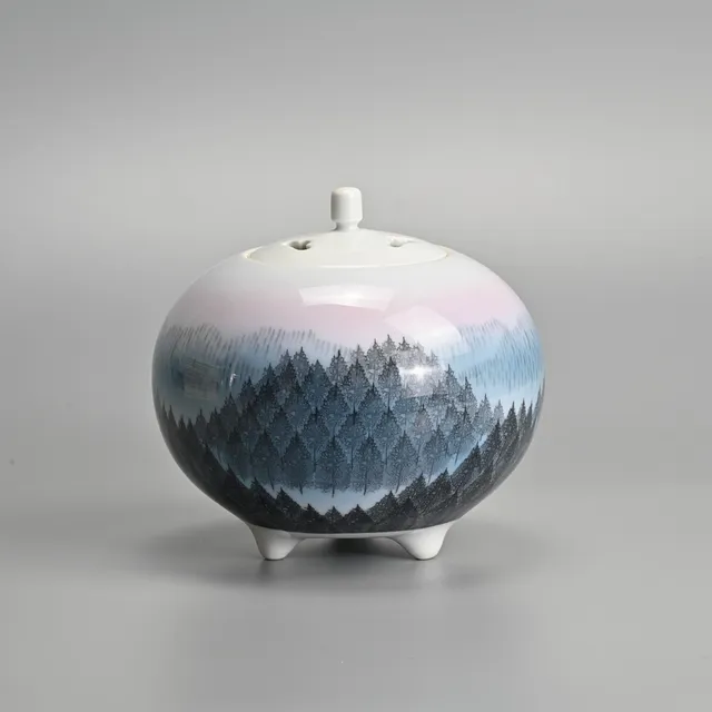FUJII SHUMEI (1936–2017), JAPANESE ARITA PORCELAIN INCENSE BURNER, PROBABLY LATE 20TH CENTURY.
