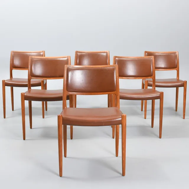 NIELS OTTO MØLLER. Model 80, sæt af seks stole i palisander og læder. J. L. Møllers Møbelfabrik. Danmark, 1960'erne. (6).
