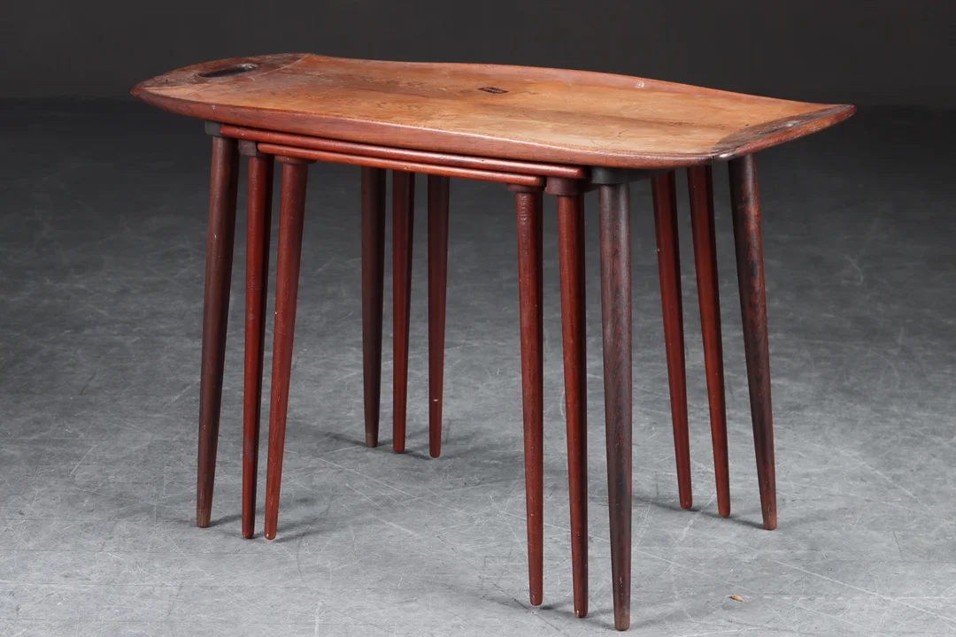 Jens Harald Quistgaard. Sæt indskudsborde af teak / palisander (3) — Furniture/Coffee tables, occasional tables — Lauritz