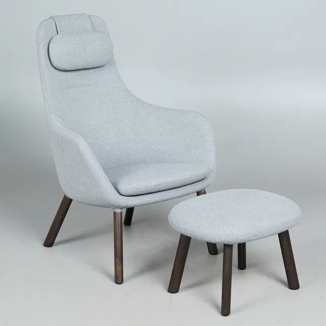 JASPER MORRISON. Vitra, Sessel und Ottoman, Modell 'HAL Lounge Chair', Stoff, Eiche, 2021 (2).