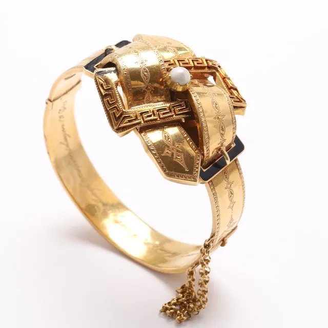 GUSTAF DAHLGREN. ARMBAND, stelt, 18 k guld, med odlad pärla. Malmö, 1866. Vikt ca 23,1 gram.