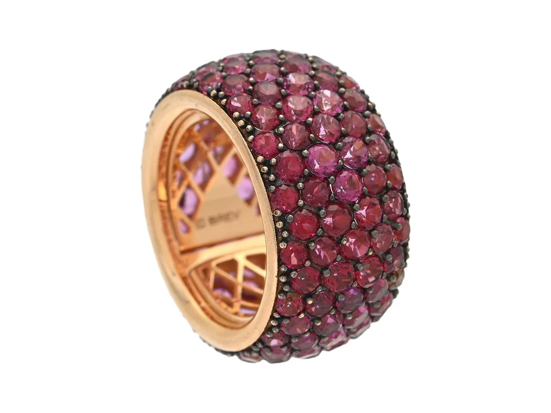 RING, 18K guld, granater, stl 17,5-19,0 mm, vikt 16,5 g. — Smycken/Ring — Kaplans