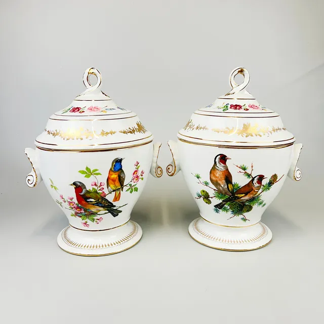BIRD DESIGN PORCELAIN VASES.