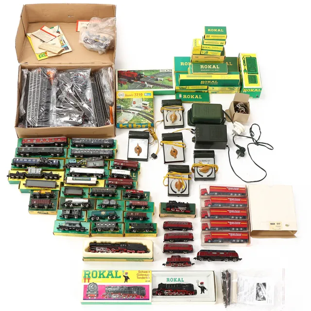 ROKAL. Track TT. Collection of trains / locomotives, freight cars, rails etc. - mainly in org. boxes.