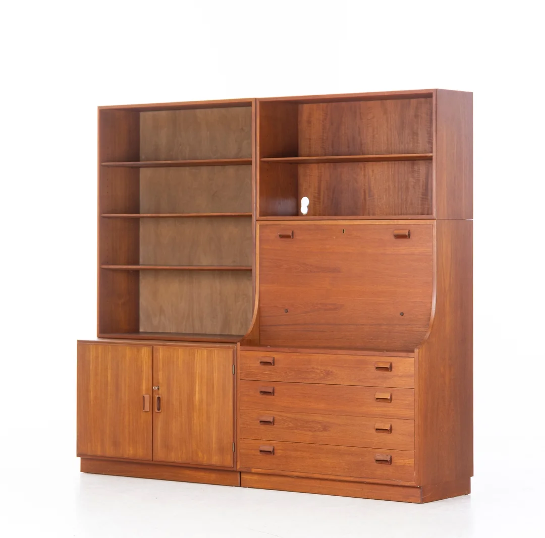 Børge Mogensen for Søborg Møbler. Chatol, teak cabinet and shelves, 1950-60s — Furniture/Cabinets, chests of drawers — Lauritz