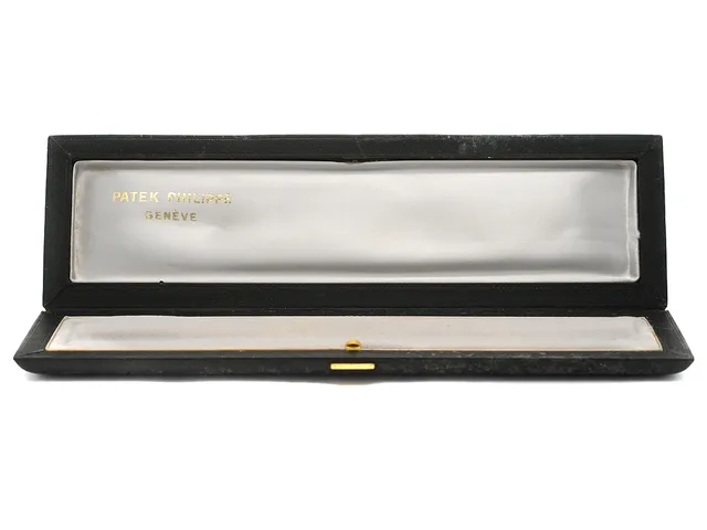 BOX, till Patek Philippe herrur, 260 x 75 x 25 mm, skadad, 1960-tal.
