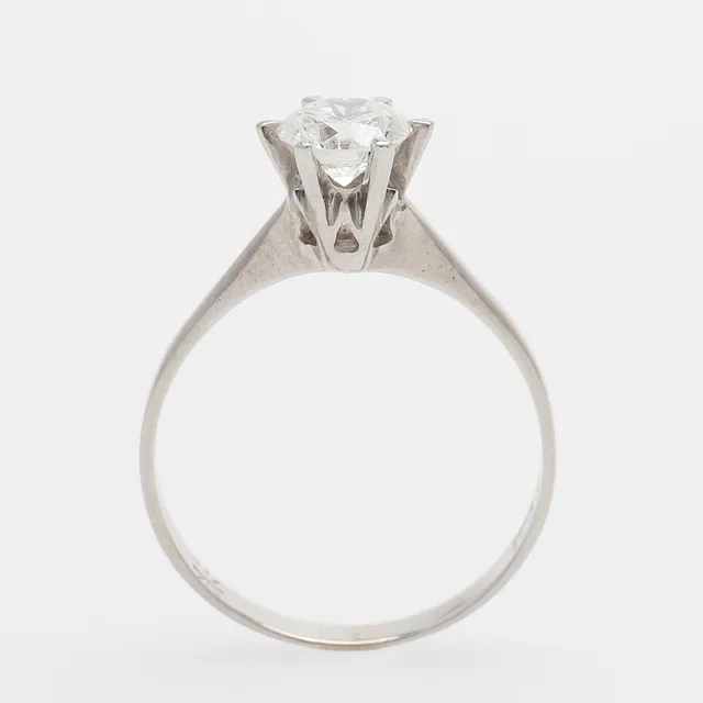 SOLITÄRRING MED DIAMANT.