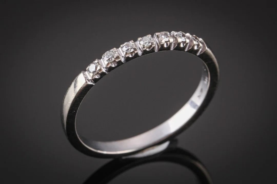 Alliancering med brillanter - ca. 0.15 ct. — Jewellery/Rings — Lauritz