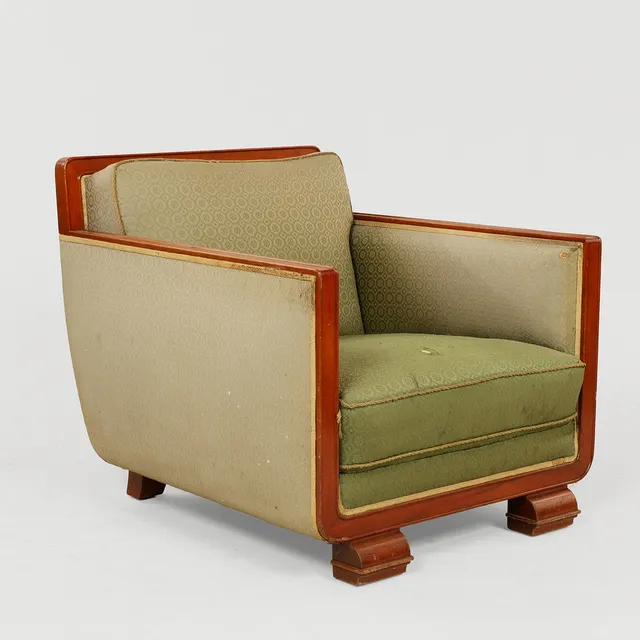 Lænestol med profileret stel af mahogni, grøn velour, Art Deco, Danmark, ca. 1930'erne.